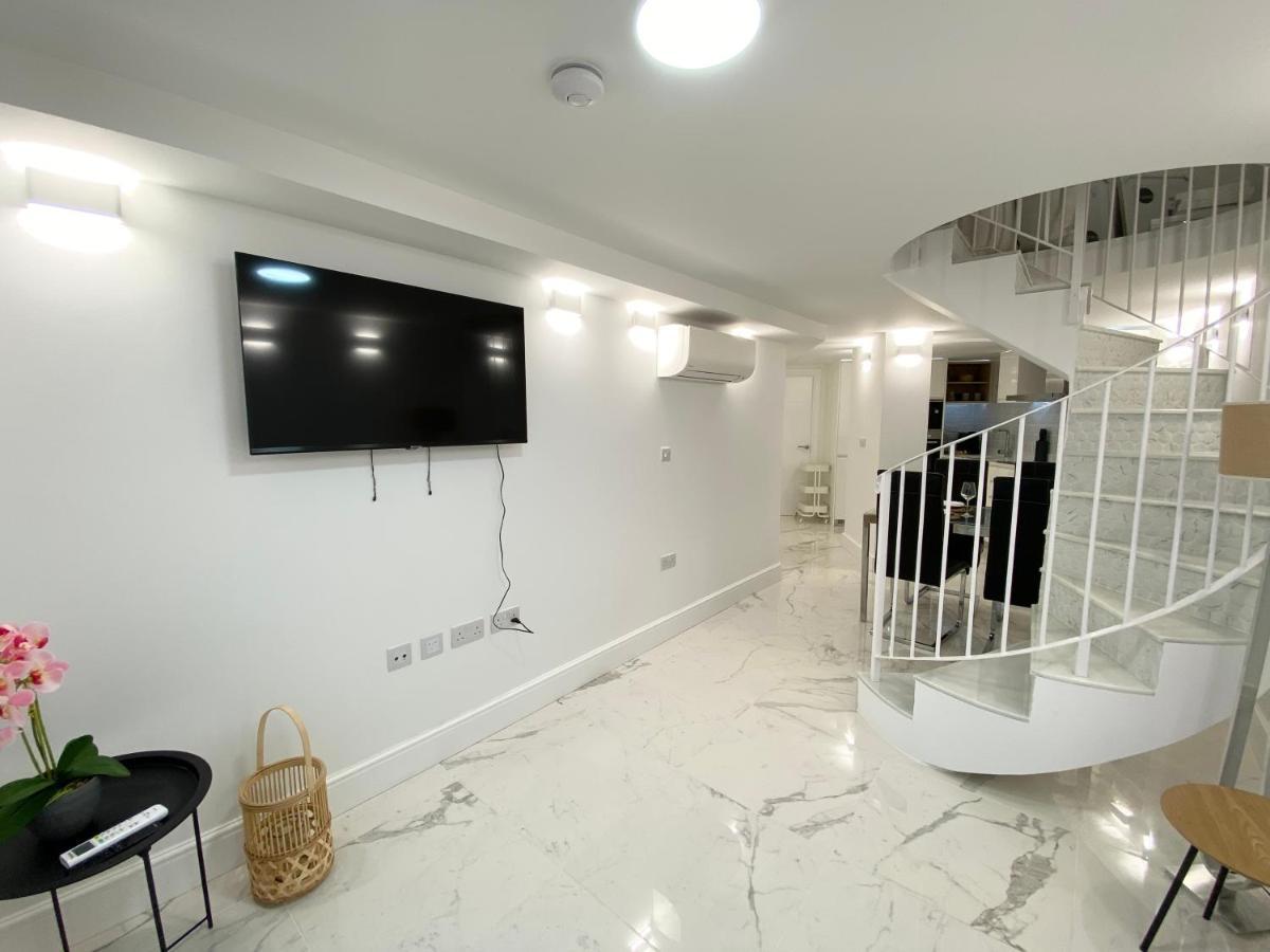 Unique Waterfront Duplex On The Mediterranean - Caleta, Catalan Bay ยิบรอลตาร์ ภายนอก รูปภาพ