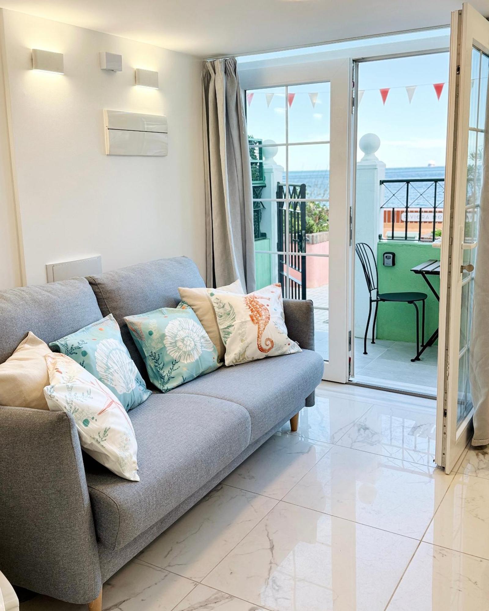 Unique Waterfront Duplex On The Mediterranean - Caleta, Catalan Bay ยิบรอลตาร์ ภายนอก รูปภาพ