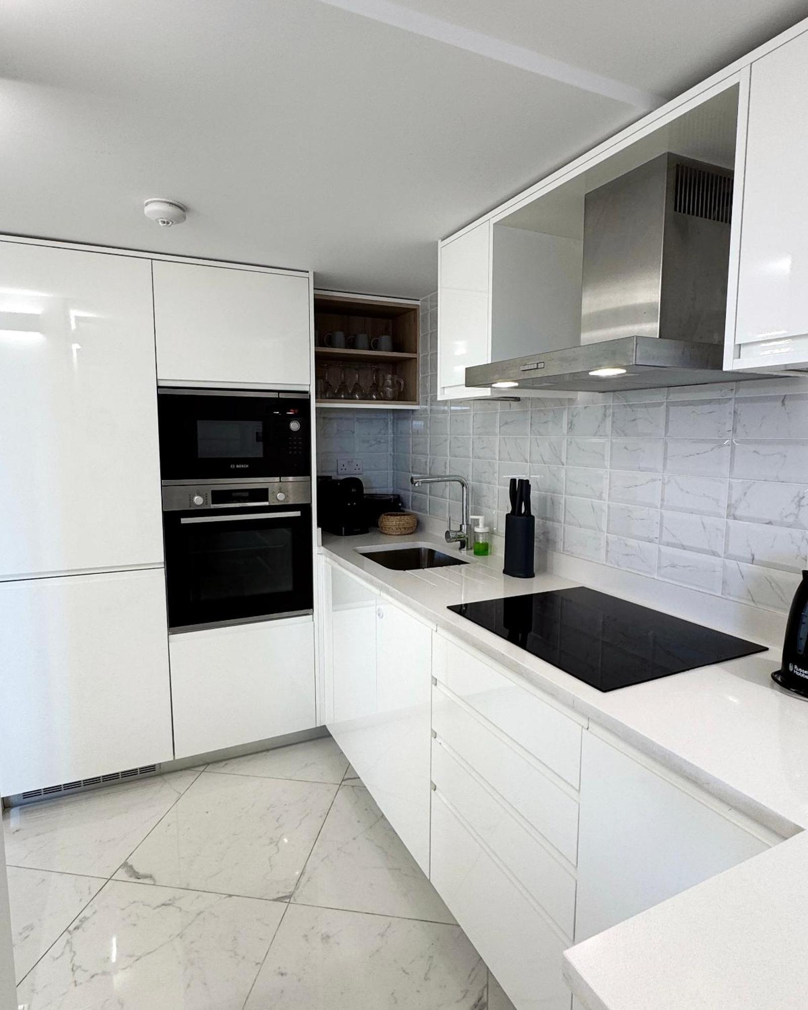 Unique Waterfront Duplex On The Mediterranean - Caleta, Catalan Bay ยิบรอลตาร์ ภายนอก รูปภาพ