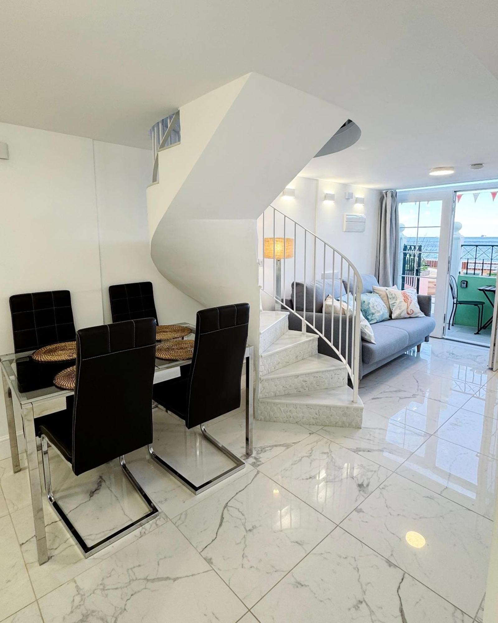 Unique Waterfront Duplex On The Mediterranean - Caleta, Catalan Bay ยิบรอลตาร์ ภายนอก รูปภาพ