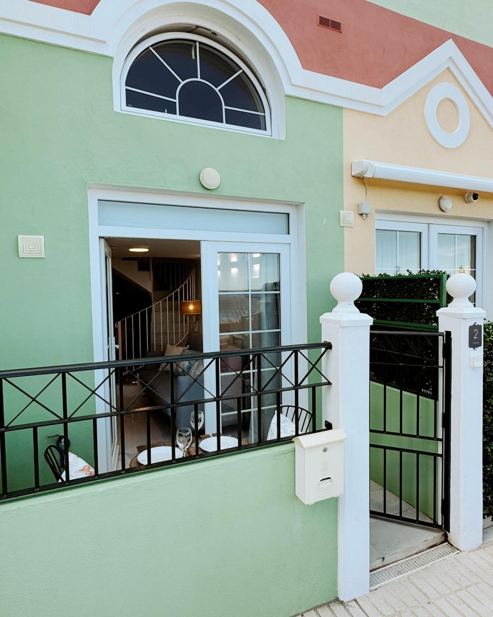 Unique Waterfront Duplex On The Mediterranean - Caleta, Catalan Bay ยิบรอลตาร์ ภายนอก รูปภาพ